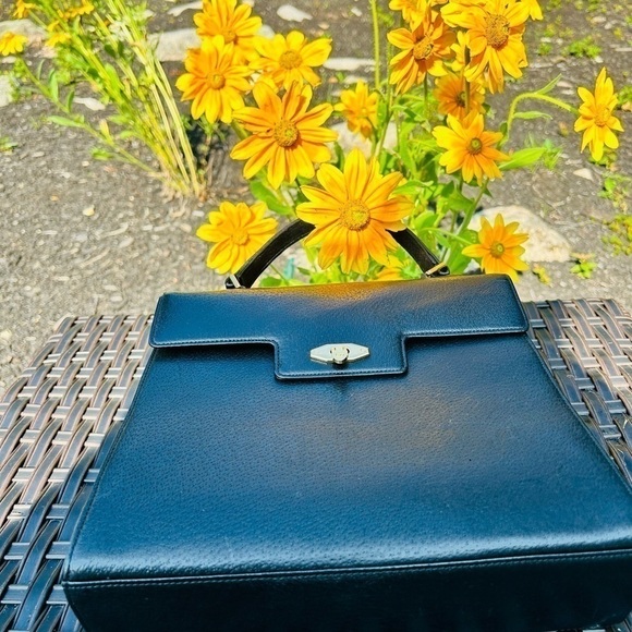 Valentino Garavani Midnight Black Leather Handbag Satchel. 🌸💝🌸 - Picture 3 of 13